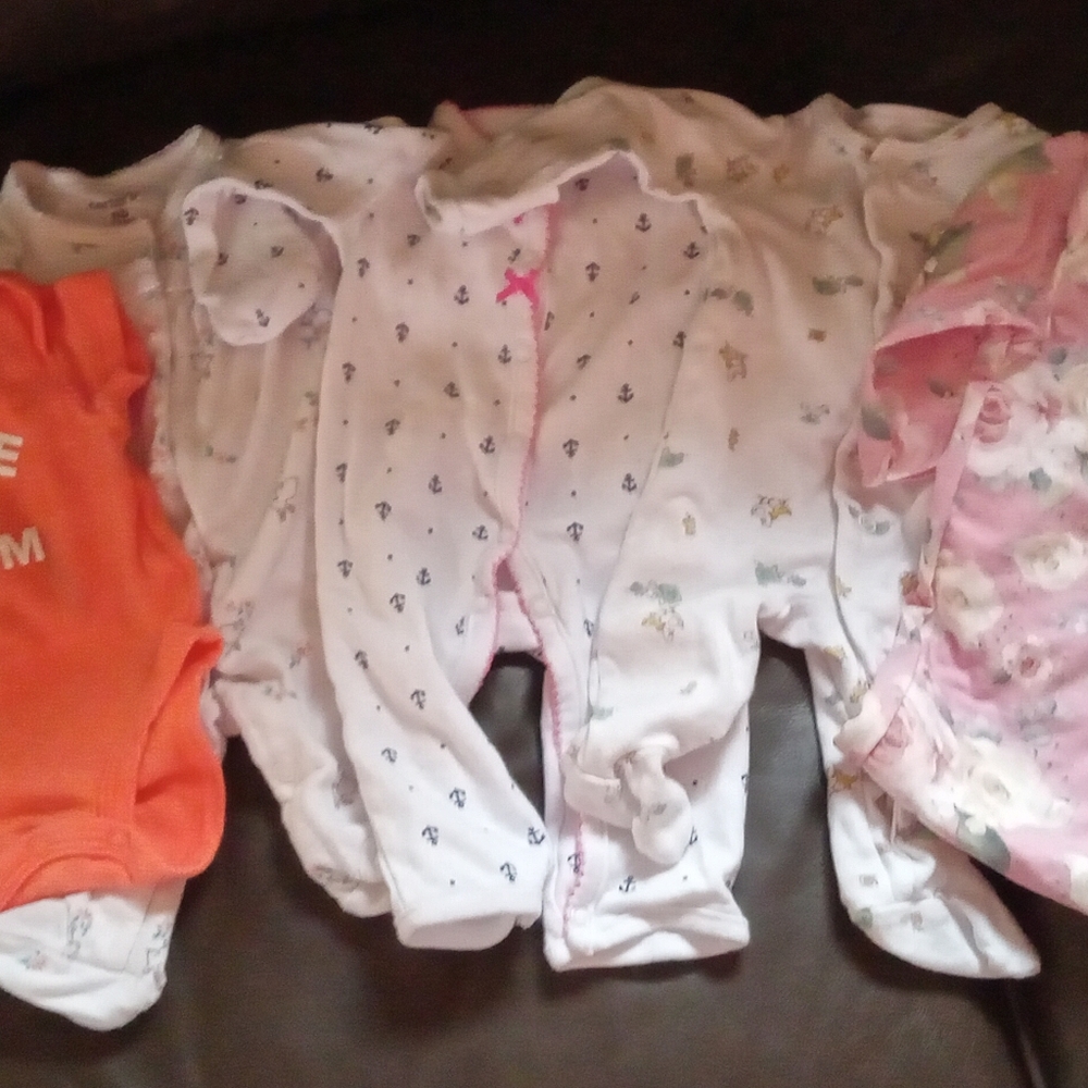 Newborn carter's 6 piece lot